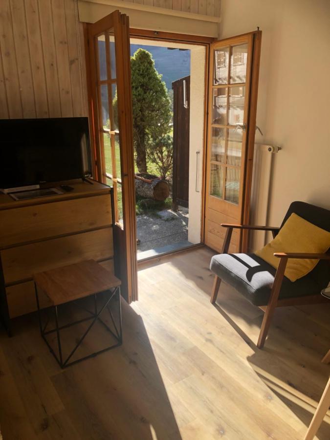 Le Cerf, Magnifique Avec Jardin-terrasse Et Garage Appartement Evolène